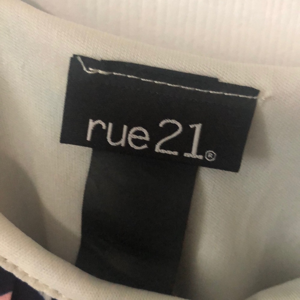 Chevron Rue 21 Top🦋 - Picture 3 of 3